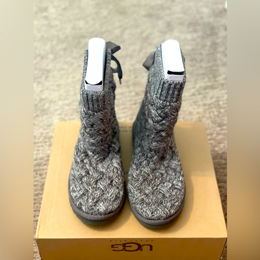 UGG's - Size 8, only worn twice.